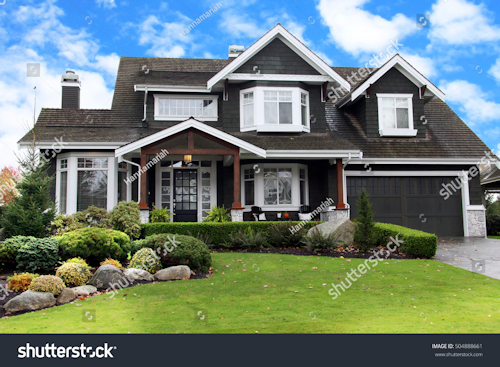 -home-in-a-canadian-neighborhood-504888661